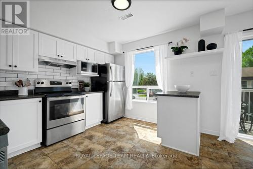 320 Wiffen Private, Ottawa, ON - Indoor Photo Showing Kitchen