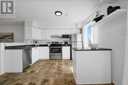 320 Wiffen Private, Ottawa, ON - Indoor Photo Showing Kitchen