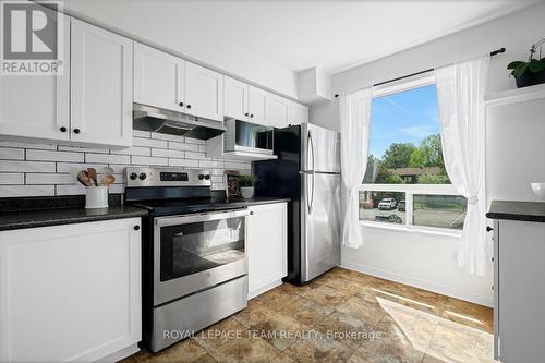 320 Wiffen Private, Ottawa, ON - Indoor Photo Showing Kitchen