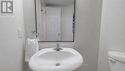 320 Wiffen Private, Ottawa, ON - Indoor Photo Showing Bathroom