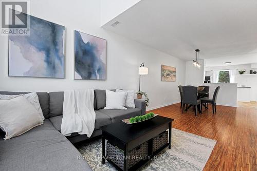 320 Wiffen Private, Ottawa, ON - Indoor Photo Showing Living Room