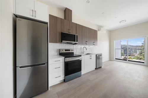 #304-777 Station Ave  Langford, BC V9B 2S1