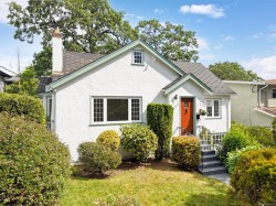 1670 Kisber Ave Saanich, BC V8P 2W6
