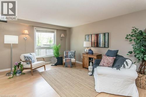 71 Foxglove Crescent, Kitchener, ON - Indoor Photo Showing Living Room