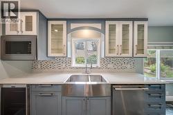 Beautifully updated kitchen - 