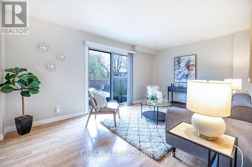 1347 Mary Street N, Oshawa (Samac), ON - Indoor Photo Showing Living Room