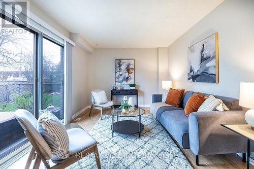 1347 Mary Street N, Oshawa (Samac), ON - Indoor Photo Showing Living Room