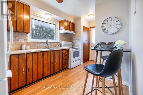 1347 Mary Street N, Oshawa (Samac), ON - Indoor Photo Showing Kitchen