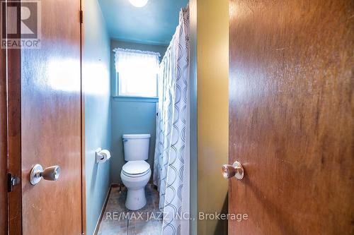 1347 Mary Street N, Oshawa (Samac), ON - Indoor Photo Showing Bathroom