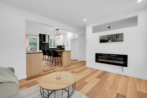 Salon - 175 Rue L'Allier, Laval (Sainte-Rose), QC - Indoor Photo Showing Living Room With Fireplace
