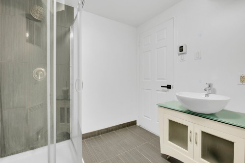 Salle de bains - 175 Rue L'Allier, Laval (Sainte-Rose), QC - Indoor Photo Showing Bathroom