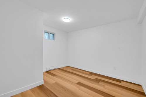 Chambre à coucher - 175 Rue L'Allier, Laval (Sainte-Rose), QC - Indoor Photo Showing Other Room