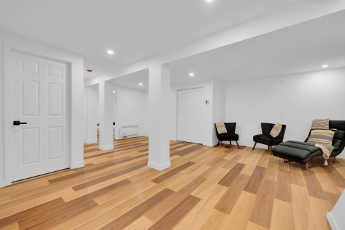Salle familiale - 175 Rue L'Allier, Laval (Sainte-Rose), QC - Indoor
