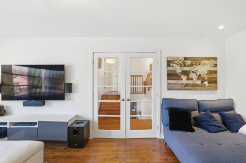 Salle familiale - 267 Rue Capes, Saint-Constant, QC - Indoor Photo Showing Living Room