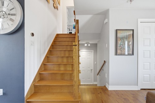 Escalier - 267 Rue Capes, Saint-Constant, QC - Indoor Photo Showing Other Room
