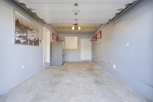 Garage - 267 Rue Capes, Saint-Constant, QC - Indoor Photo Showing Garage