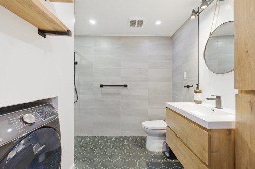 Salle de bains - 267 Rue Capes, Saint-Constant, QC - Indoor