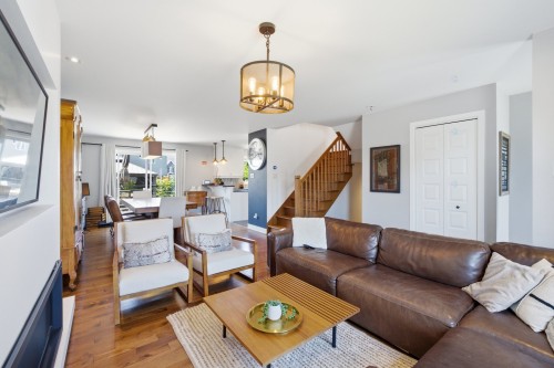 Vue d'ensemble - 267 Rue Capes, Saint-Constant, QC - Indoor Photo Showing Living Room