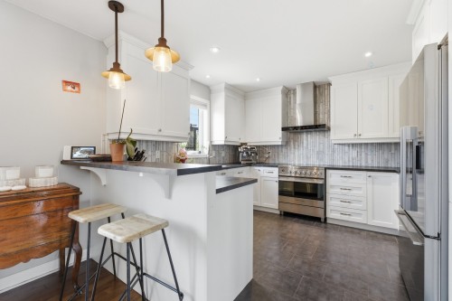 Cuisine - 267 Rue Capes, Saint-Constant, QC - Indoor Photo Showing Kitchen With Upgraded Kitchen