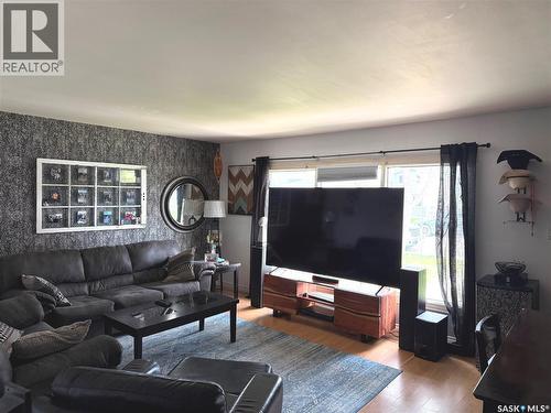 936 Wallace Street, Regina, SK - Indoor Photo Showing Living Room