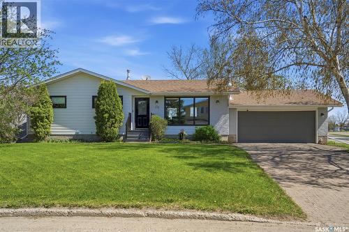 112 8Th Avenue E, Watrous, SK - Outdoor With Facade