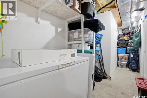 112 8Th Avenue E, Watrous, SK - Indoor Photo Showing Laundry Room