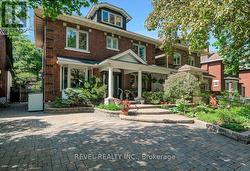 381 THIRD AVENUE  Ottawa, ON K1S 2K4