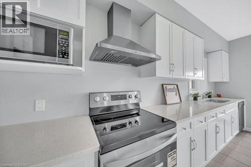 43 Sugar Trail, Kitchener, ON - Indoor Photo Showing Kitchen