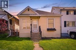 276 ROXBOROUGH Avenue  Hamilton, ON L8H 1P7
