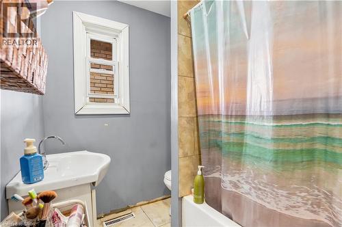 276 Roxborough Avenue, Hamilton, ON - Indoor Photo Showing Bathroom