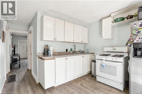 276 Roxborough Avenue, Hamilton, ON - Indoor Photo Showing Kitchen
