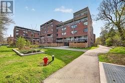 602 - 4064 LAWRENCE AVENUE E Toronto, ON M1E 4V6