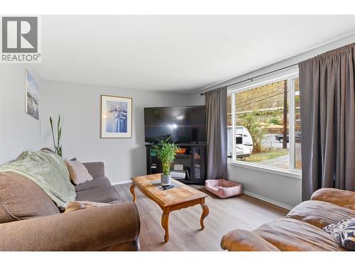 421 Tingley Street, Ashcroft, BC - Indoor Photo Showing Living Room