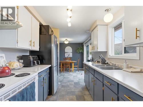 421 Tingley Street, Ashcroft, BC - Indoor Photo Showing Kitchen With Double Sink
