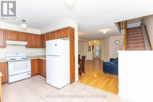 101 Crystalview Crescent, Brampton, ON - Indoor Photo Showing Kitchen