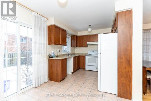 101 Crystalview Crescent, Brampton, ON - Indoor Photo Showing Kitchen