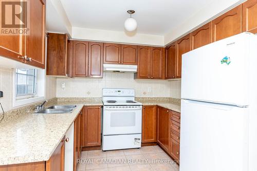 101 Crystalview Crescent, Brampton, ON - Indoor Photo Showing Kitchen With Double Sink