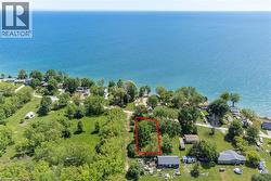 Lakefront property offering direct water access - 