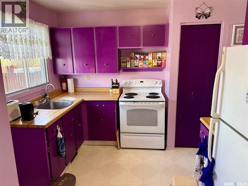 70 Hatton Crescent, Regina, SK - Indoor Photo Showing Kitchen