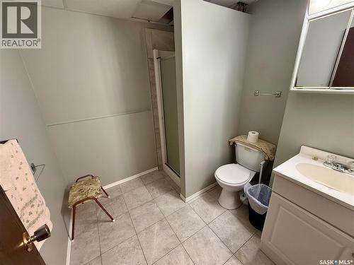 70 Hatton Crescent, Regina, SK - Indoor Photo Showing Bathroom
