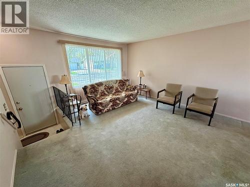 70 Hatton Crescent, Regina, SK - Indoor Photo Showing Living Room