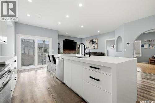 709 Aspen Crescent, Pilot Butte, SK - Indoor Photo Showing Kitchen