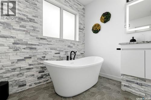 709 Aspen Crescent, Pilot Butte, SK - Indoor Photo Showing Bathroom