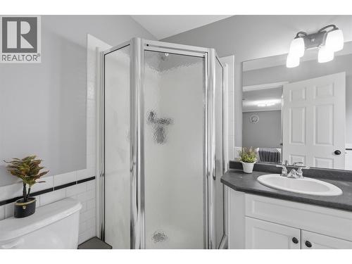 444 Azure Place, Kamloops, BC - Indoor Photo Showing Bathroom