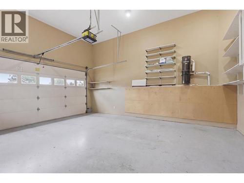 444 Azure Place, Kamloops, BC - Indoor Photo Showing Garage