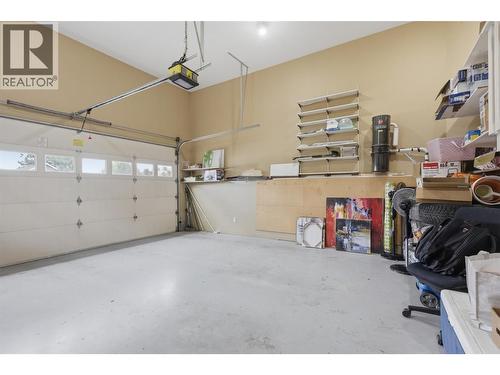 444 Azure Place, Kamloops, BC - Indoor Photo Showing Garage
