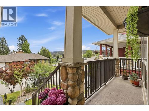 444 Azure Place, Kamloops, BC - Outdoor With Exterior