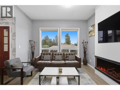 444 Azure Place, Kamloops, BC - Indoor Photo Showing Living Room With Fireplace