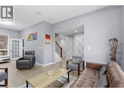 444 Azure Place, Kamloops, BC - Indoor Photo Showing Living Room