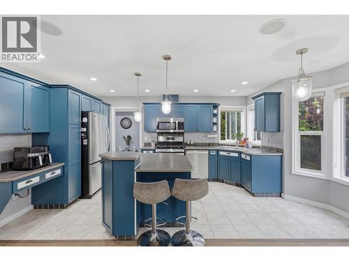 444 Azure Place, Kamloops, BC - Indoor Photo Showing Kitchen With Stainless Steel Kitchen With Upgraded Kitchen